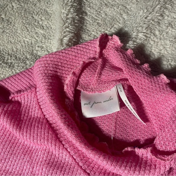 Out from under baby pink mock neck / turtle neck long sleeve crop top - Picture 2 of 3